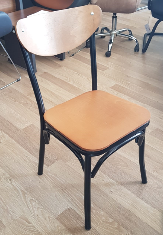 Metal Thonet sandalye